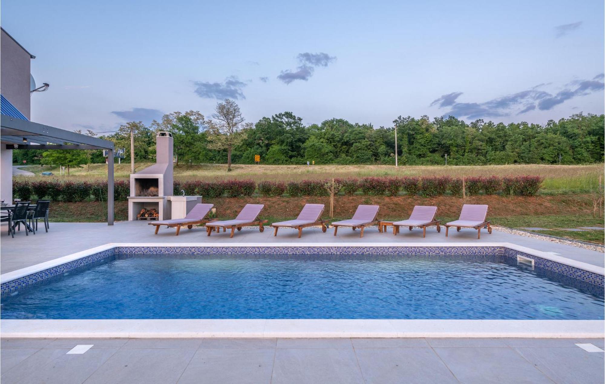 Stunning Home In Barban With Wifi ภายนอก รูปภาพ
