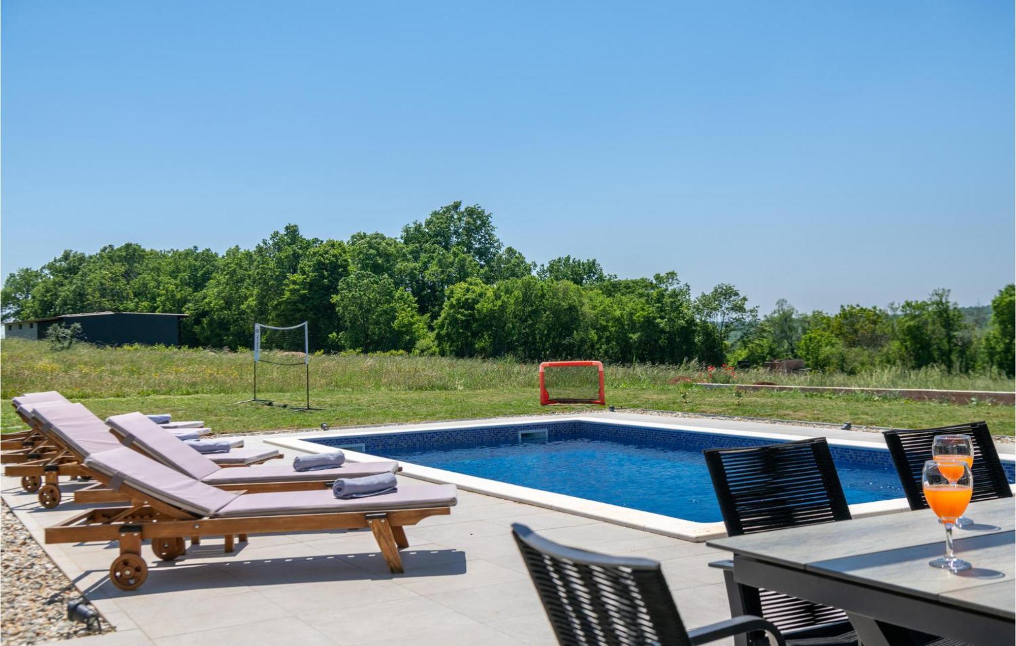 Stunning Home In Barban With Wifi ภายนอก รูปภาพ