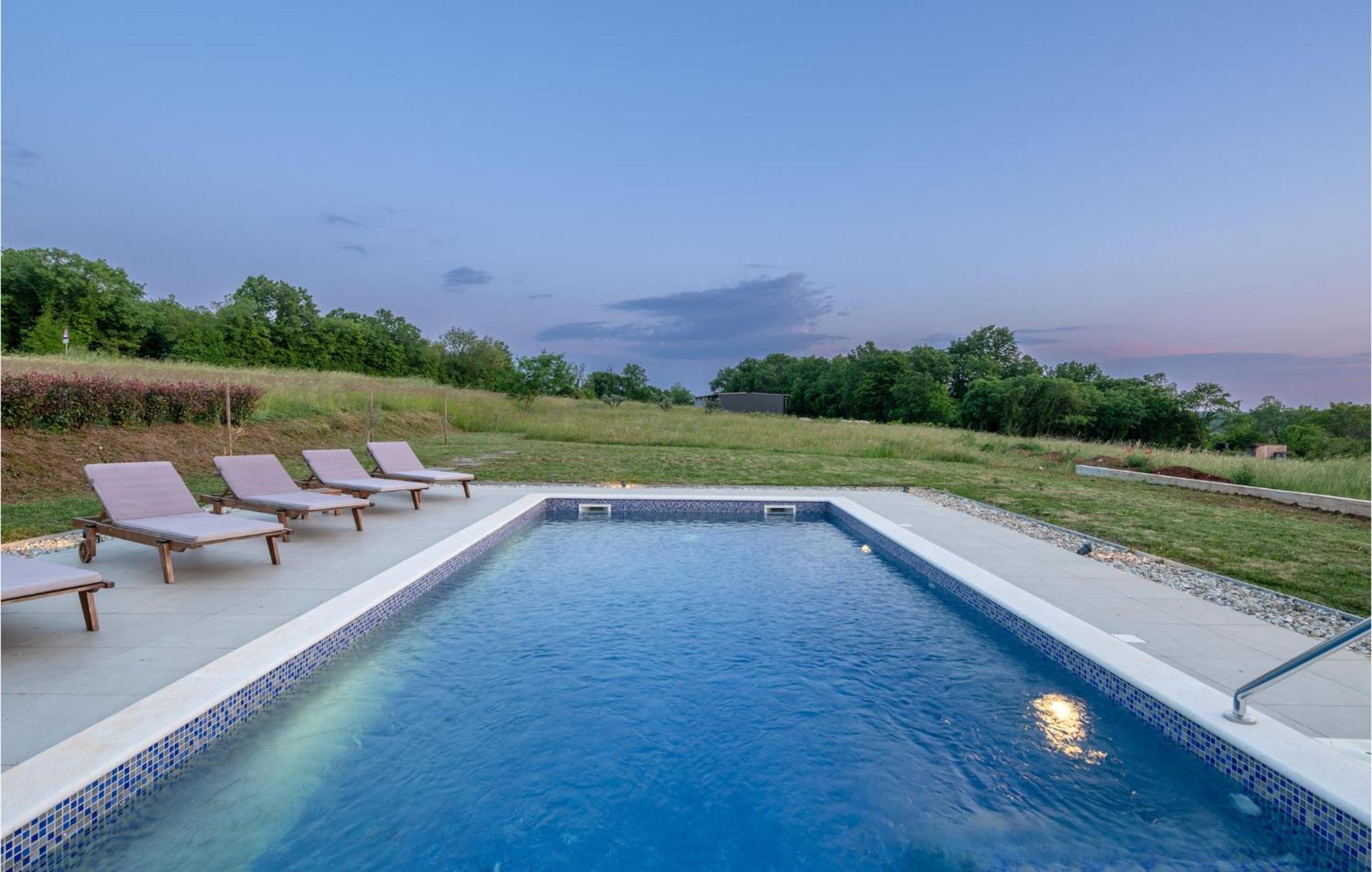 Stunning Home In Barban With Wifi ภายนอก รูปภาพ